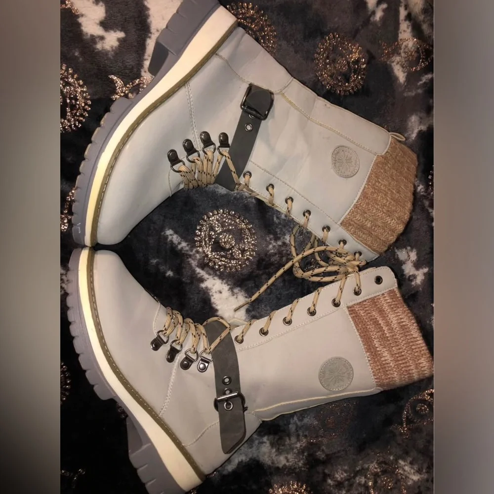 Women's Cream Lace-Up Knit Cuff Winter Boots